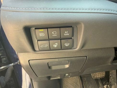 Used 2021 Toyota Highlander Limited AWD/4WD image 9