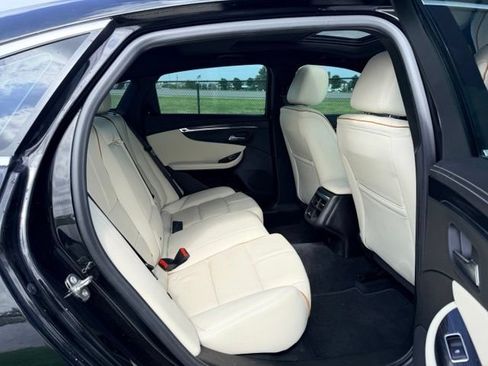 Used 2017 Chevrolet Impala Premier w/ Enhanced Convenience Package FWD image 9