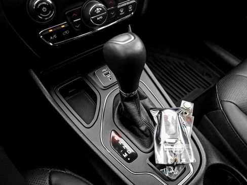 Used 2021 Jeep Cherokee Latitude Lux 80th Anniv w/ Quick Order Package 26U 80TH image 25