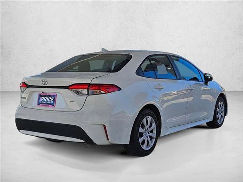 Used 2022 Toyota Corolla LE image 5