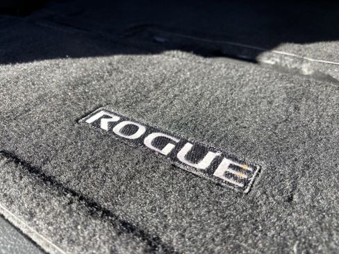 Used 2017 Nissan Rogue S image 13