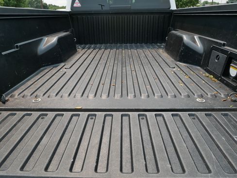 Used 2020 Toyota Tacoma TRD Off-Road AWD/4WD image 18