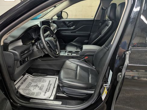 Used 2025 Lincoln Corsair AWD w/ Equipment Group 101A image 8