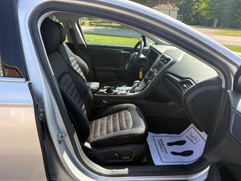 Used 2015 Ford Fusion SE w/ Equipment Group 201A FWD image 20