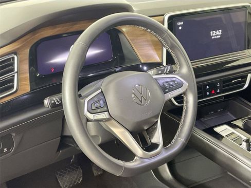 Used 2024 Volkswagen Atlas SE image 12