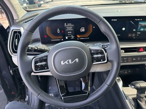 Certified 2025 Kia Sorento EX w/ Panoramic Sunroof Package FWD image 17