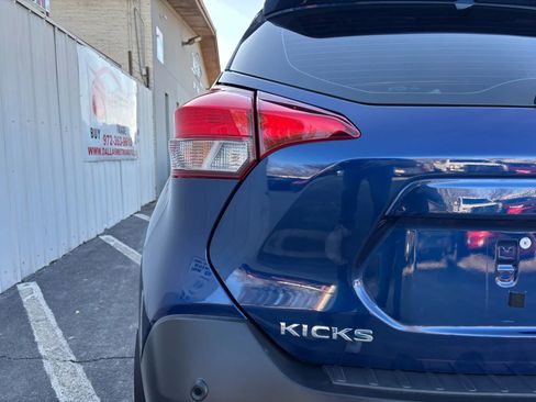Used 2020 Nissan Kicks SR w/ SR Premium Package image 12