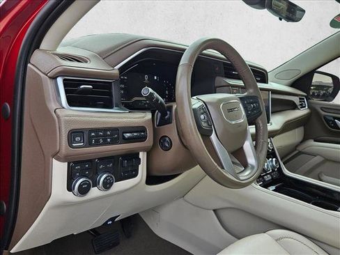 Used 2022 GMC Yukon Denali w/ Denali Premium Package AWD/4WD image 11