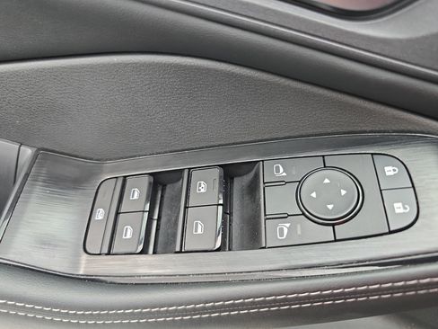 Certified 2025 Nissan Rogue SV FWD image 27