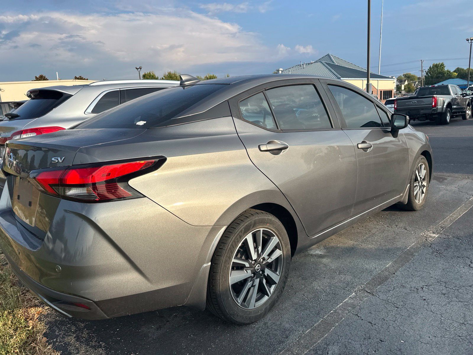 Used 2021 Nissan Versa SV FWD image 3