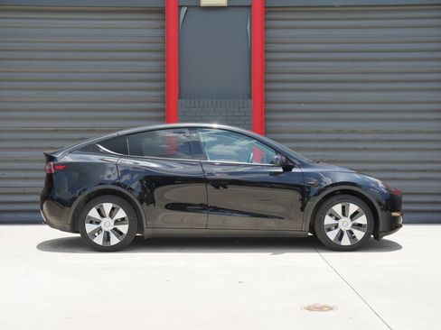 Used 2023 Tesla Model Y Long Range AWD/4WD image 6