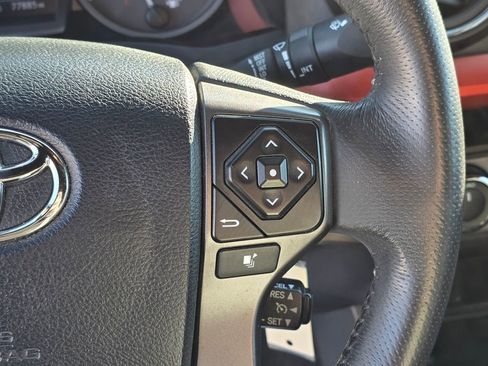 Used 2017 Toyota Tacoma SR5 image 18