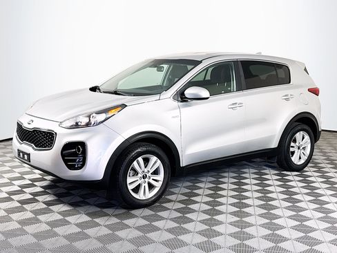 Used 2018 Kia Sportage LX AWD/4WD image 4