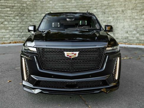 Used 2023 Cadillac Escalade ESV V image 2