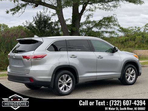 Used 2014 Toyota Highlander XLE image 8