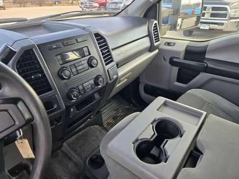 Used 2018 Ford F550 2WD Crew Cab Super Duty w/ Power Equipment Group image 13
