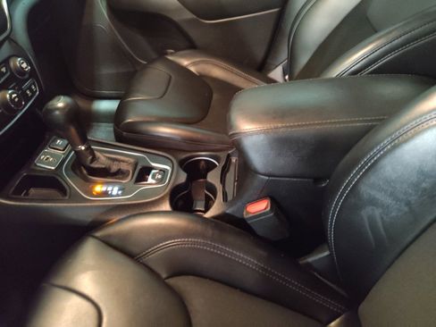 Used 2019 Jeep Cherokee Latitude Plus image 26