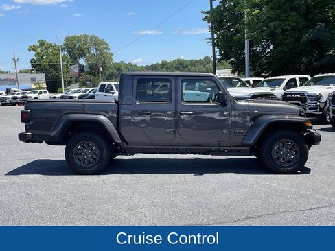 Used 2026 Jeep Gladiator Sport AWD/4WD image 9