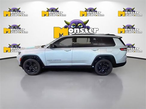 Used 2023 Jeep Grand Cherokee L Laredo image 7