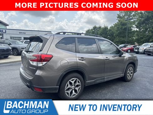 Certified 2022 Subaru Forester Premium AWD/4WD image 3