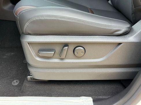 New 2026 Nissan Armada SL w/ Captain's Chari Seat Package AWD/4WD image 19