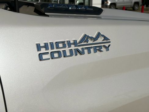 Used 2025 Chevrolet Silverado 3500 High Country w/ High Country Premium Package AWD/4WD image 3