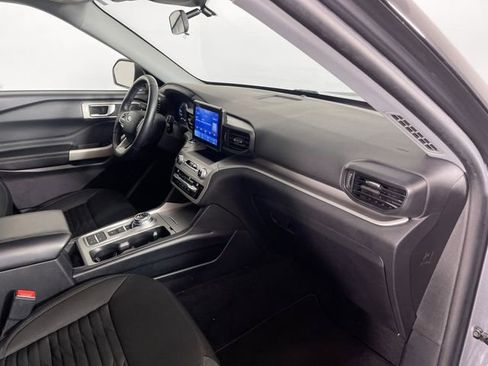 Used 2021 Ford Explorer XLT RWD image 28