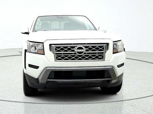 Used 2022 Nissan Frontier SV RWD image 2