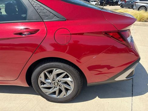 Used 2024 Hyundai Elantra SEL FWD image 3