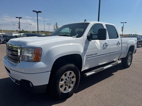 Used 2014 GMC Sierra 2500 Denali AWD/4WD image 2