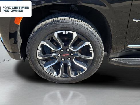 Used 2023 GMC Yukon XL SLT AWD/4WD image 27