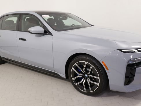 Used 2024 BMW 740i xDrive image 6