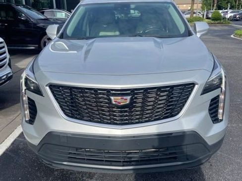 Used 2020 Cadillac XT4 Luxury w/ Cold Weather Package FWD image 2