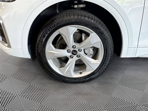 Certified 2025 Audi Q5 2.0T Premium Plus w/ Premium Plus Package AWD/4WD image 32