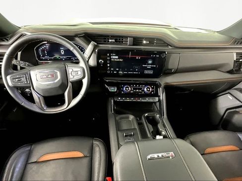 Used 2025 GMC Sierra 2500 AT4 w/ AT4 Premium Plus Package AWD/4WD image 8