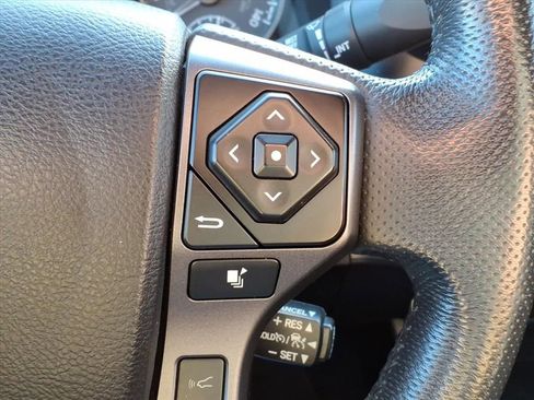 Used 2022 Toyota Tacoma TRD Sport image 19