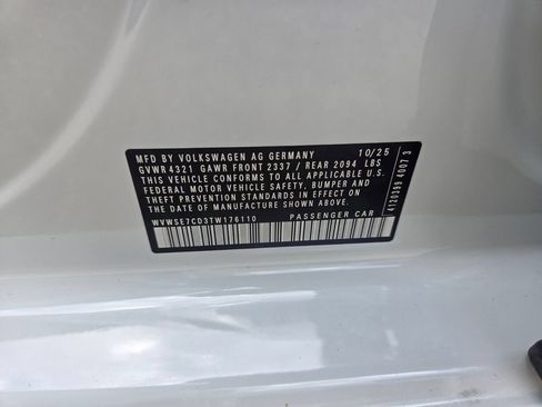 Used 2026 Volkswagen GTI SE FWD image 31
