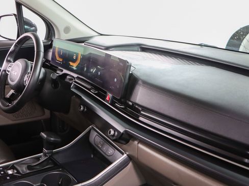 Used 2025 Kia Carnival image 26