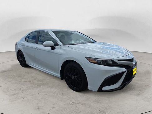 Used 2024 Toyota Camry SE FWD image 7