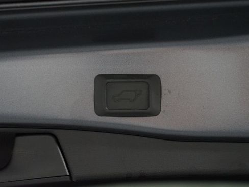 Used 2019 Toyota RAV4 XLE Premium FWD image 34
