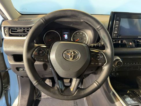 Used 2021 Toyota RAV4 XLE AWD/4WD image 15