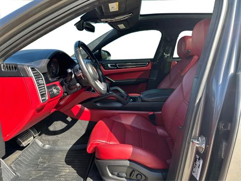Used 2022 Porsche Cayenne GTS AWD/4WD image 9