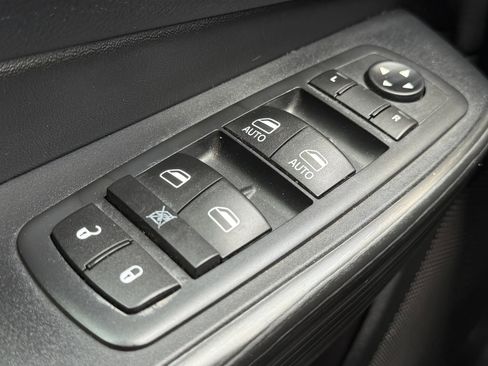 Used 2016 Jeep Cherokee Limited FWD image 23