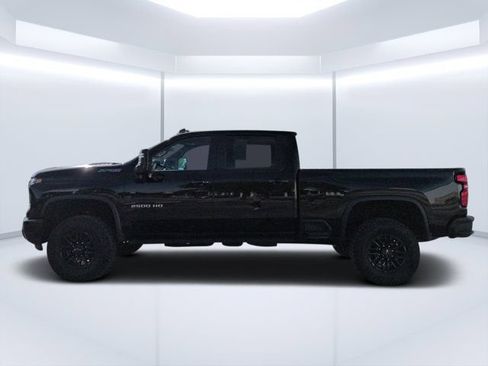Used 2024 Chevrolet Silverado 2500 ZR2 w/ Technology Package AWD/4WD image 6
