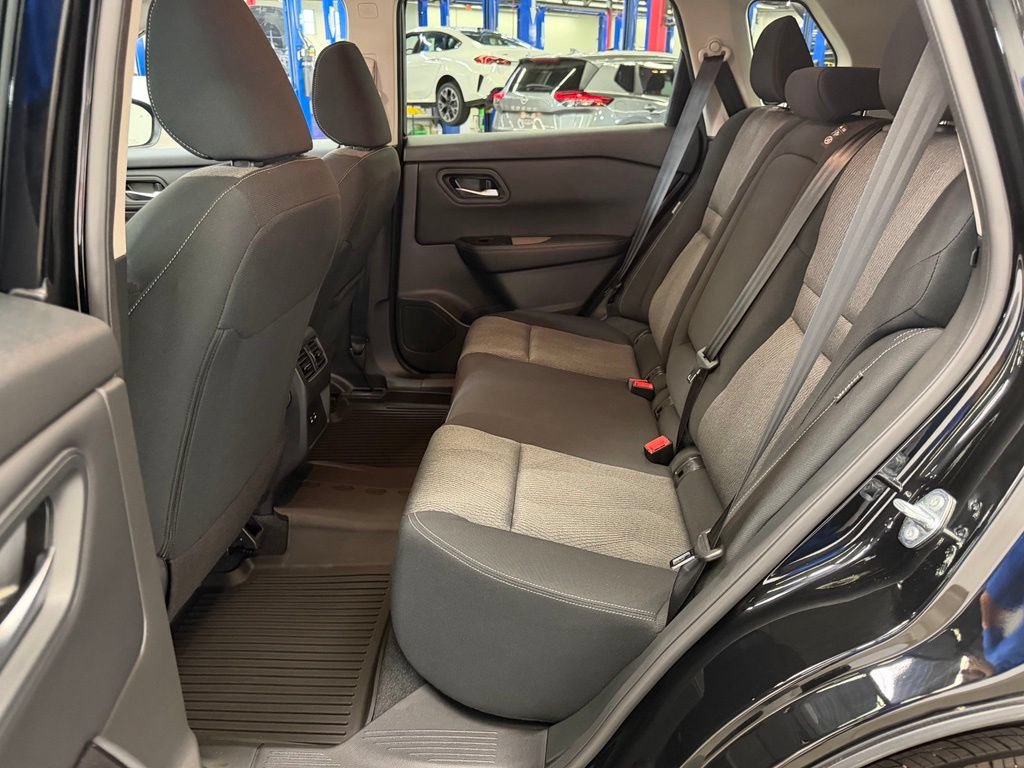 Used 2026 Nissan Rogue SV FWD image 17