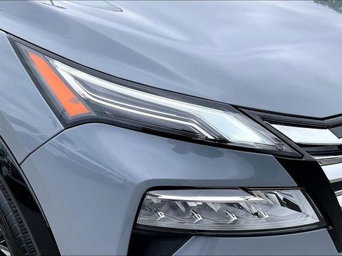 Used 2025 Nissan Rogue Platinum AWD/4WD image 40