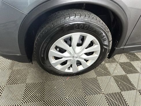 Used 2020 Nissan Rogue S FWD image 11