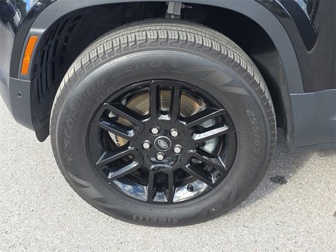 Used 2024 Land Rover Defender 90 S image 11