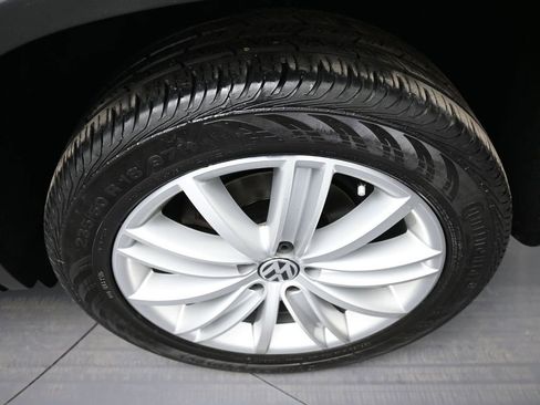 Used 2015 Volkswagen Tiguan SE image 15