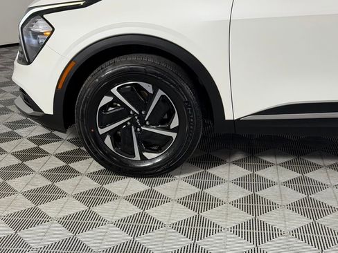 Used 2023 Kia Sportage LX image 11